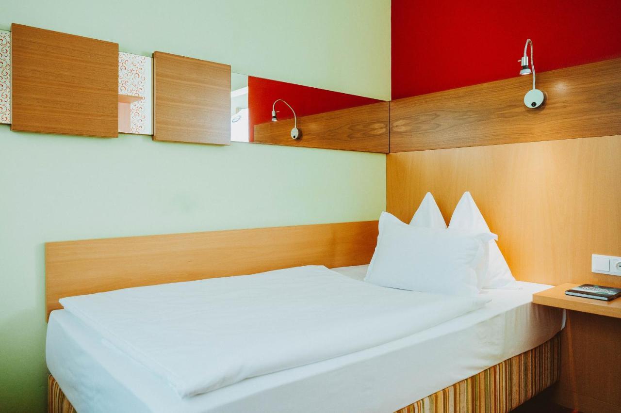 ניקלאסדורף Hotel Bruecklwirt מראה חיצוני תמונה