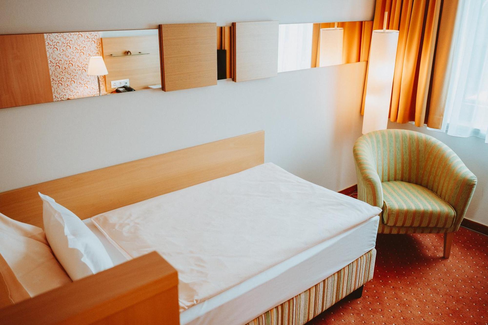 ניקלאסדורף Hotel Bruecklwirt מראה חיצוני תמונה
