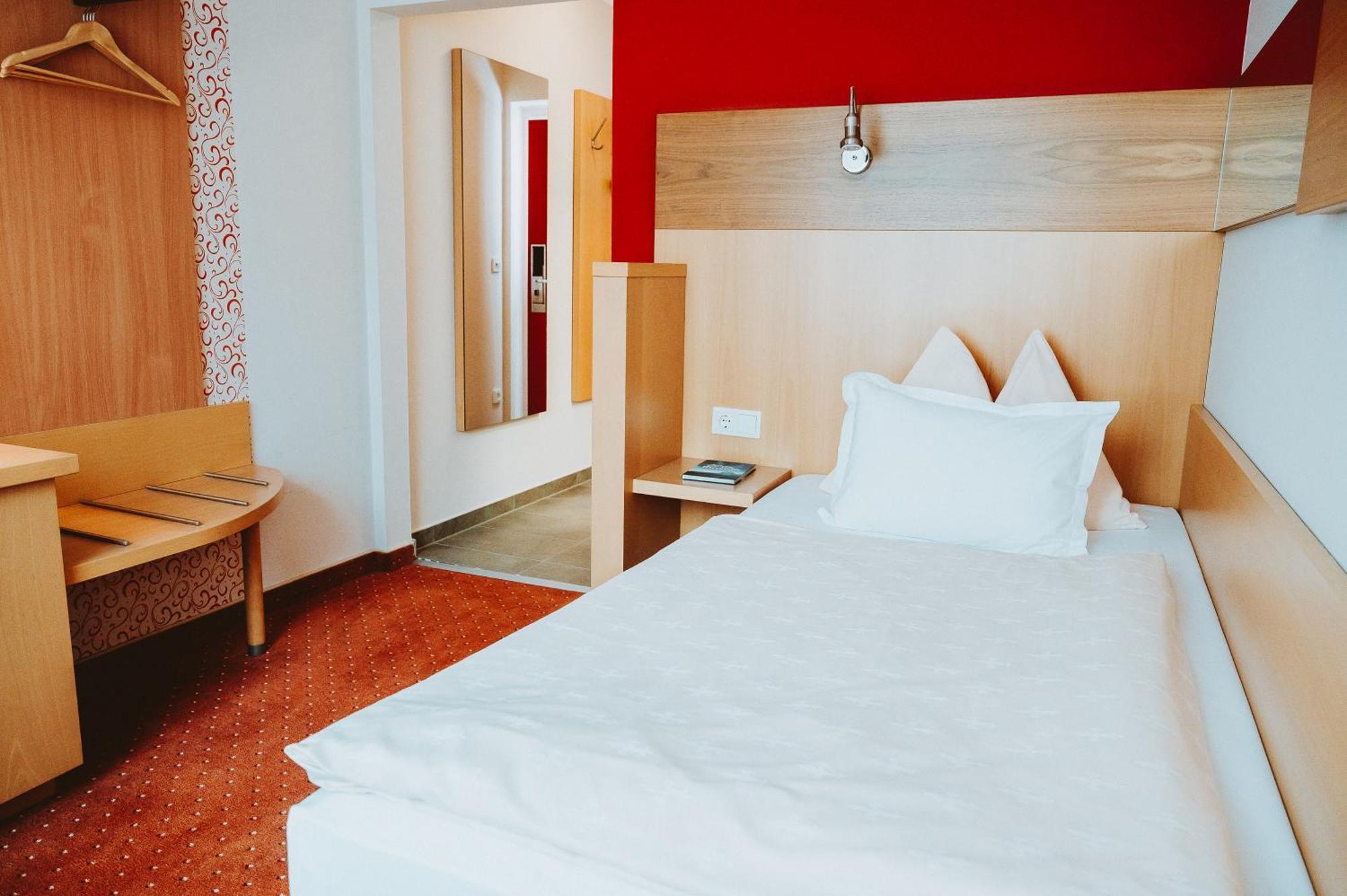 ניקלאסדורף Hotel Bruecklwirt מראה חיצוני תמונה